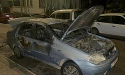 Alanya’da geceyi alevler aydınlattı: Araç küle döndü