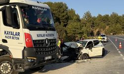 Antalya’da feci kaza: Beton mikseri ve otomobil çarpıştı