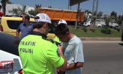 Antalya’da zincirleme kaza: Polis aracına çarptı