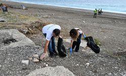 Antalya'da örnek çevre bilinci: Çamyuva Sahili temizlendi!