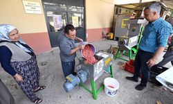 Mersin Büyükşehir Belediyesi’nden nar üreticilerine makine desteği