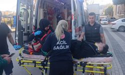 U dönüşü yapan otomobil motosikletle çarpıştı: 2 yaralı