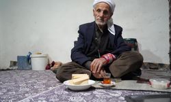 Görenler şaşkın: 86 yaşındaki Balık sadece çay ve gofret ile besleniyor