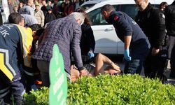 Adliye önünde saldırı: Eşini sırtından bıçakladı