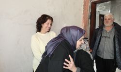 Aksu'da Emine Yıldırım mağdur aileyle buluştu: "Yaralarınızı birlikte sarmaya devam edeceğiz"