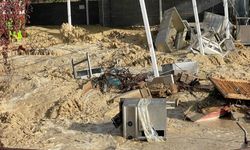 Alanya’da sağanak hayatı olumsuz etkiledi: 5 yıldızlı otelin kafesi çöktü