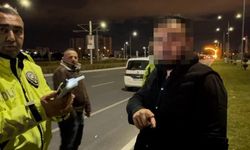 Alkol aldı kaza yaptı, yetmedi gazetecileri de bahane etti