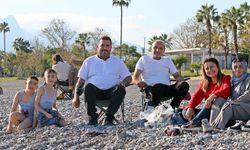 Antalya’da aynı anda iki mevsim: Gece soba yakıp gündüz denize girdiler