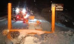 Antalya Konya yolunda kar yağışı yolu beyaza bürüdü