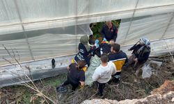 7 metrelik duvardan düşünce ayağı kırıldı, mahsur kaldı!