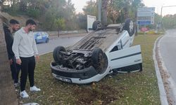 İnanılır gibi değil: Araç ters döndü, ayakta çıktı!