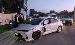 Direksiyon hakimiyetini kaybetti, aydınlatma direğine çarptı