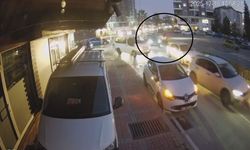 Kavşakta feci kaza yaşandı, kameralara yansıdı