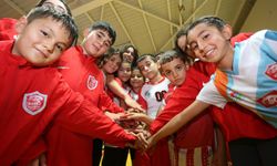 Kepez’de minik sporcularından şampiyonluk başarısı