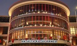 Kepez’den Ünsal Ortaokulu’na kitap bağışı