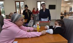 Kepez'de öğrenciler Yerli Malı Haftası'nda kendi elleriyle portakal sıkıp sattılar!