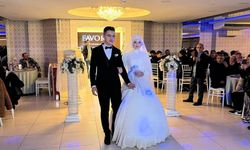 Kırgızistanlı çiftin sosyal medyada yaptığı çağrı destek buldu: Onlarca Bursalı düğüne akın etti