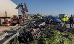 Otoyolda kamyon bariyerlere saplanıp hurdaya döndü