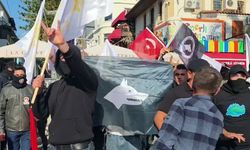 Muhalif iki grup birbirine girdi, polisler zor ayırdı!