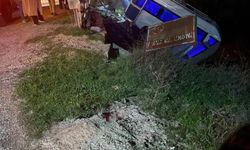 Serik’te minibüs kontrolden çıkarak sulama kanalına düştü