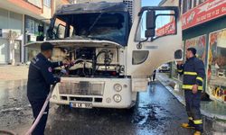 Serik’te park halindeki kamyon yandı: Polis ekipleri araç sahibini arıyor