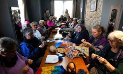 Yaşlı evi üyeleri ördü, çocuk esirgeme kurumuna bağışlandı!