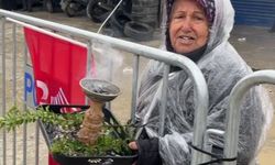 “Abla yanıyorsun” uyarıları fayda etmedi: Özgür Özel sevdasından vazgeçmedi