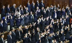 Hükümet düştü: Ülke erken seçime gidiyor!