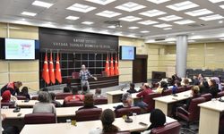 Kepez Belediyesi’nden personellere yaşlı bireylerin ihtiyaçlarına yönelik eğitim