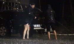 Antalya'da sağanak şehri felç etti, sokaklar göle döndü