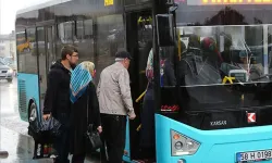 65 yaş üstü bir vatandaş toplu taşıma rekoru kırdı: Belediyeden afişli cevap geldi