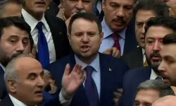 Kürsüde etten duvar örüldü, Akın Gürlek vekillerin arasında yemin etti!