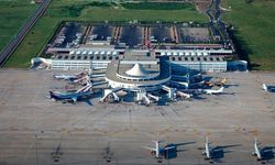 Antalya Havalimanı’nda korku dolu anlar: Kalkışa hazırlanan uçağın tekerlekleri çıktı