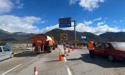 Antalya-Konya karayolu yağış ve sel nedeniyle trafiğe kapandı