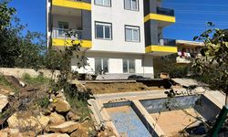 Apartmanın havuzu çöktü, 8 daire tahliye edildi!