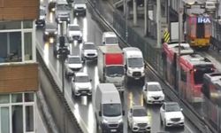 Avcılar’da 2 metrobüs çarpıştı: Yaralılar var!