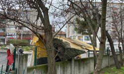 Boş taksi durağına daldı, arkasına bakmadan kaçtı