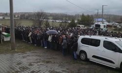 Doğum esnasında hayatını kaybetti, evladı yaşama tutundu