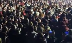 Hepsi bu anı beklemiş! Sevgililer gününde Gökhan Türkmen konserinde evlilik teklifi!