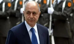 Gözlerden uzak yaşayan Ahmet Necdet Sezer konserde görüntülendi