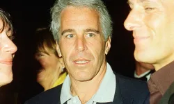 Dünyaca ünlü yazar, Epstein'e "Tanrı bir kurgudur, tatlı kızlar gerçektir" dedi