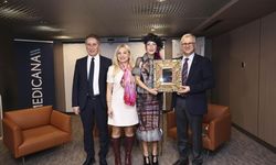 Hande Yener’den kanser açıklaması: “Drenlerle sahneye çıkıp dans ettim"