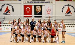 Muratpaşa voleybol takımı galibiyet serisini 4’e çıkardı