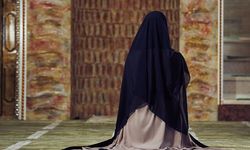 Ailesi kayboldu diye perişan oldu, namaz kıldıktan sonra uyuyakaldığı ortaya çıktı!