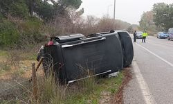 Otomobille çarpışan araç yan yattı: 2 kişi yaralandı