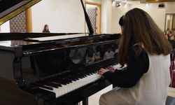 Konyaaltı'nda genç yetenekler sahnede fırtına gibi esti!