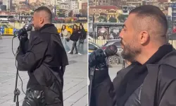 Rober Hatemo sokak sanatçısı gibi İstanbul'un göbeğinde şarkı söyledi