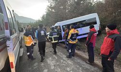 Cibuti ve Senegalli öğrencileri taşıyan minibüs kaza yaptı: 17 Yaralı