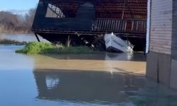 Serik'te ırmak taştı, yerleşim alanları sular altında kaldı!