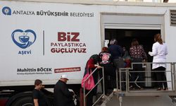 Büyükşehir Belediyesi'nden sıcak yemek ikramı